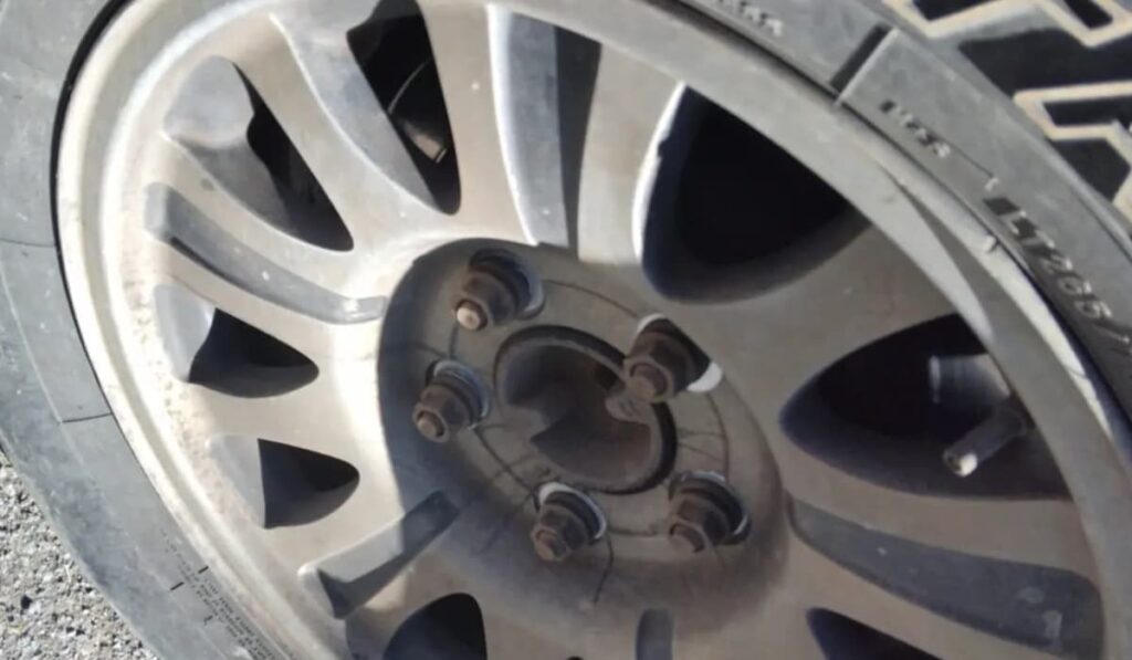 loose lug nuts