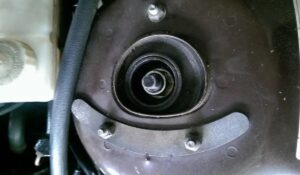 symptoms of loose strut nut